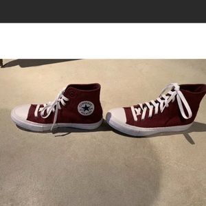 Maroon high top converse Mens 6.5 Women’s 8.5